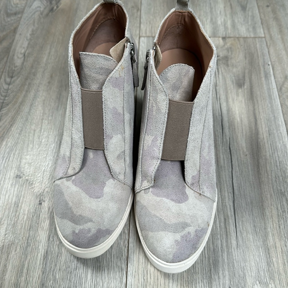 Paola wedge suede sneaker